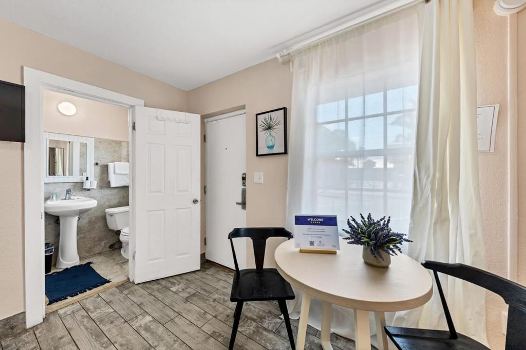 קלירווטר Located By The Beach 1 Bedroom With Parking And Pool מראה חיצוני תמונה