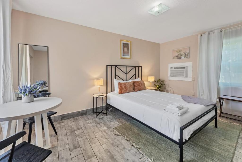 קלירווטר Located By The Beach 1 Bedroom With Parking And Pool מראה חיצוני תמונה