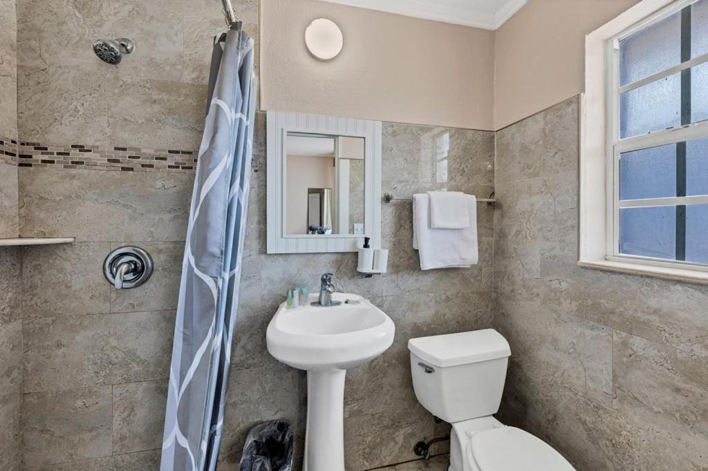 קלירווטר Located By The Beach 1 Bedroom With Parking And Pool מראה חיצוני תמונה