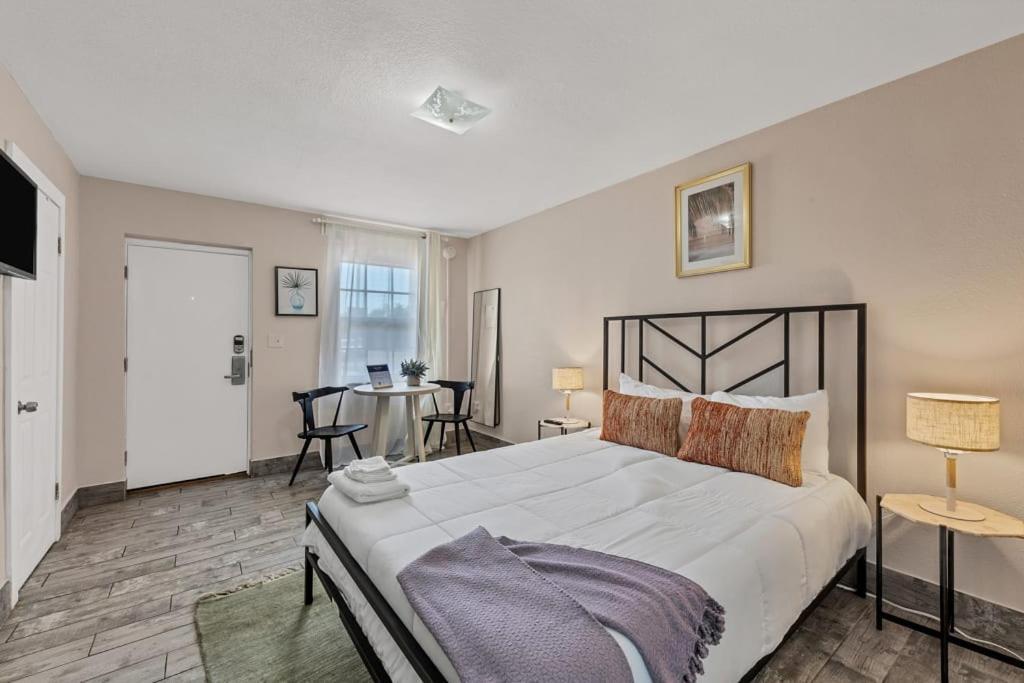 קלירווטר Located By The Beach 1 Bedroom With Parking And Pool מראה חיצוני תמונה